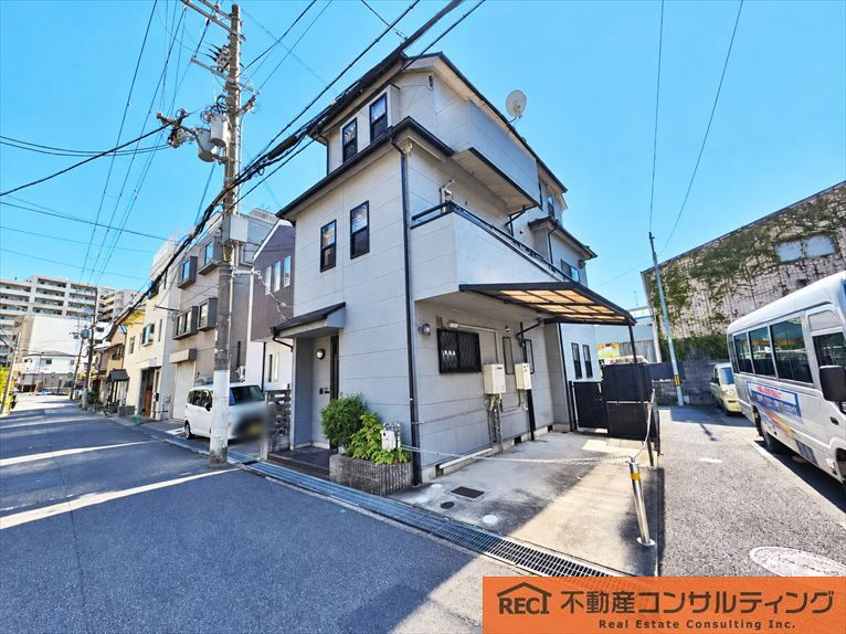 西宮市津門川町　中古戸建の前面道路含む現地写真