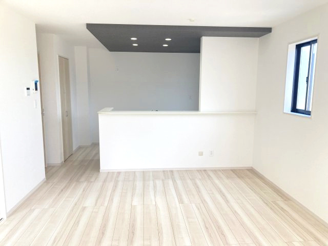 グラファーレ前橋市南町５期　1号棟の居間・リビング|【イメージ画像】カウンターキッチンなのでお料理をしながら会話もできます。
夕食の支度をしながら、お子様の様子も見られて自然と会話も増えますよ♪