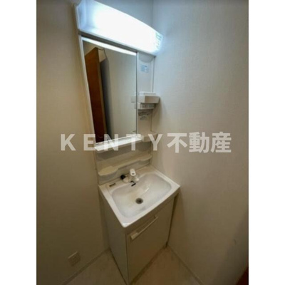 【洗面所】 | 北品川戸建 | スペースが確保できる洗面所です