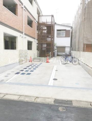 パルトネール市川の駐車場