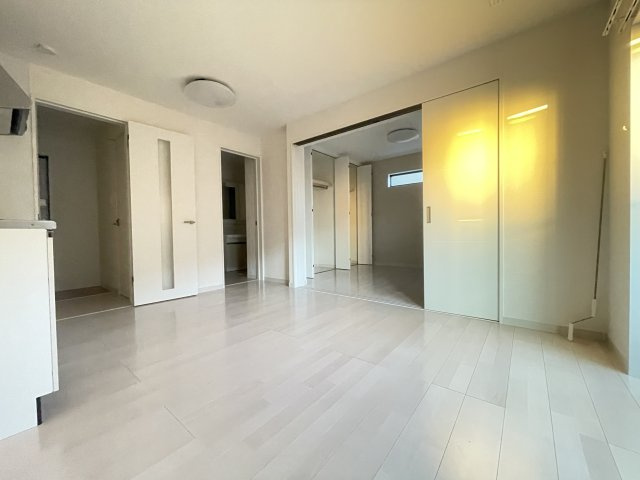 寝屋川市池田１丁目のアパートの居間・リビング