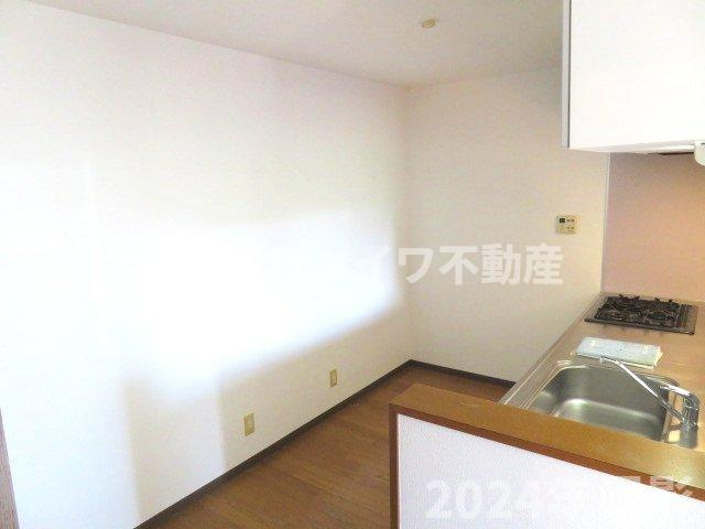 パルテールIの内装|キッチン壁側