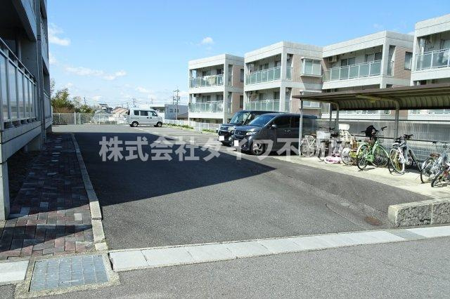 パルテールIの駐車場