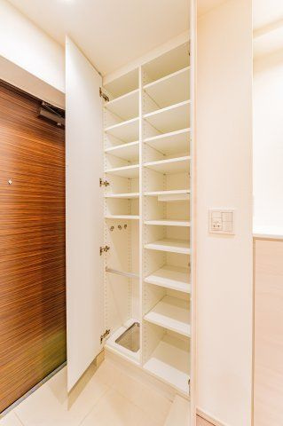 パレステージ西ヶ原の玄関