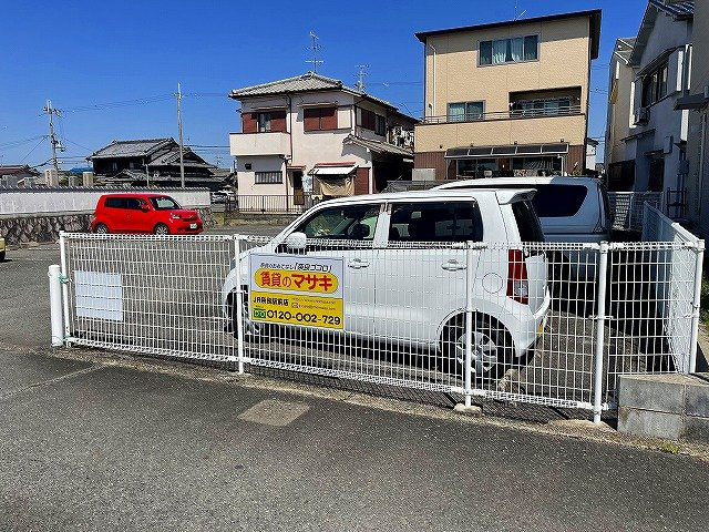 ロイヤルメモリー駐車場の外観