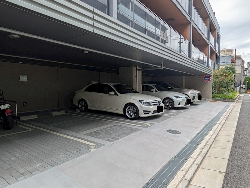 ザ・パークワンズ三軒茶屋 の駐車場