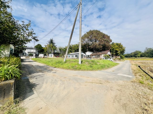 前橋市上泉町の前面道路含む現地写真|閑静な住宅地