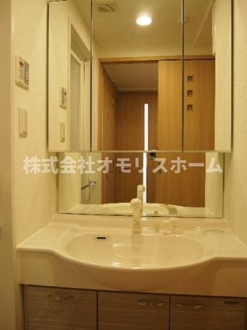 ルーブル旗の台弐番館 の独立洗面台