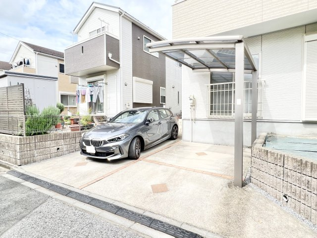 めいわ4丁目戸建の駐車場|駐車場に車を止められます