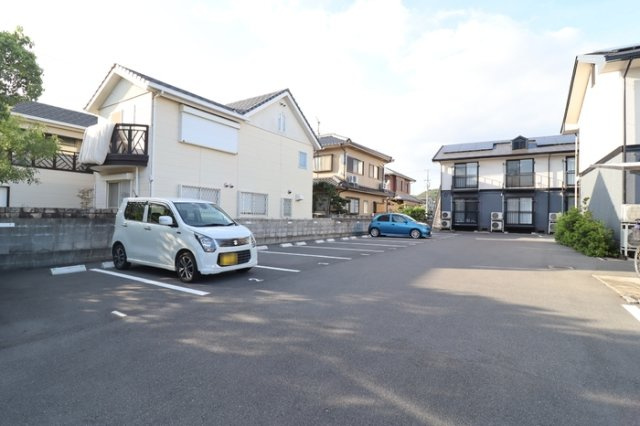 レジデンス高柳　A棟の駐車場