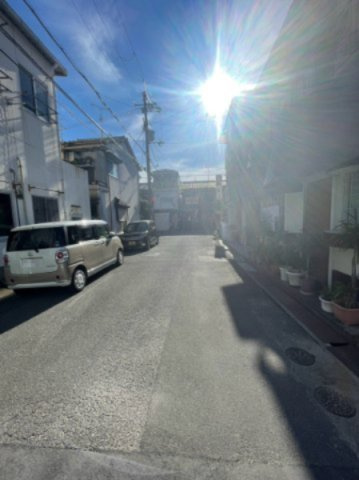 寝屋川市点野4丁目の前面道路含む現地写真