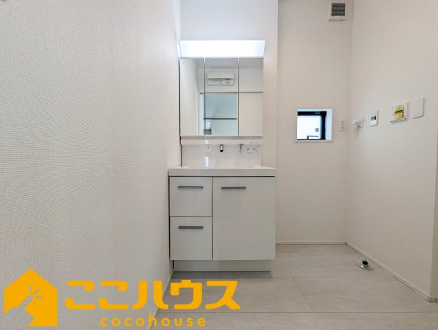 八重瀬町安里3期　グラファーレ　新築戸建て　全2棟　1号棟の独立洗面台|【施工例】※同施工の別物件写真