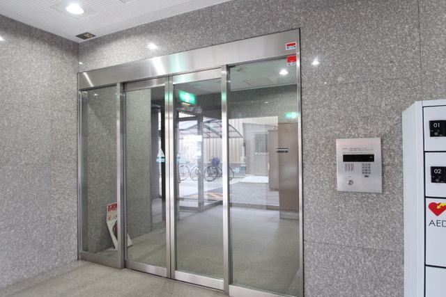 アンブシュール京橋のエントランス