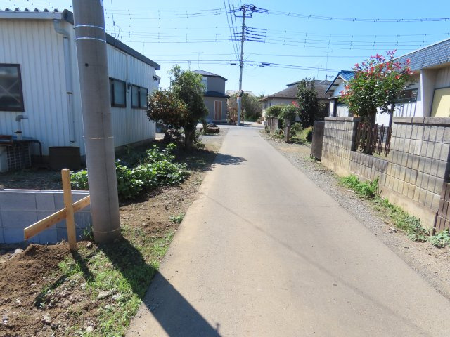 鶴ヶ島市脚折新築戸建の前面道路含む現地写真