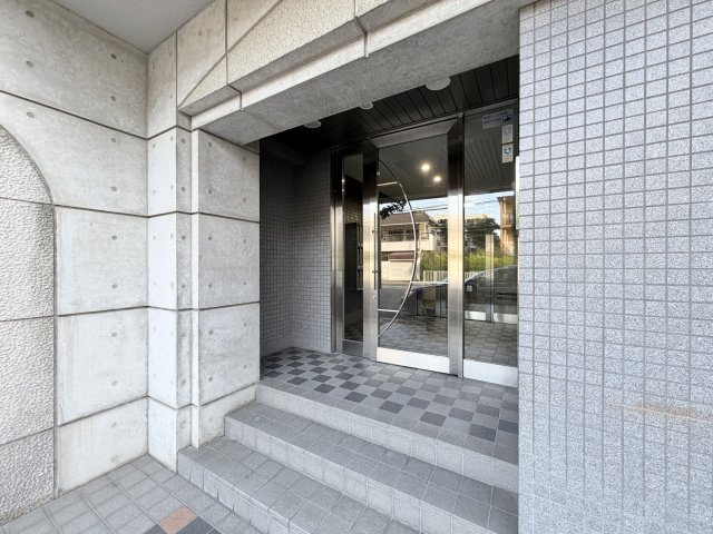 アクティ塚口のエントランス