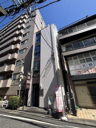 伊地知ビルの外観