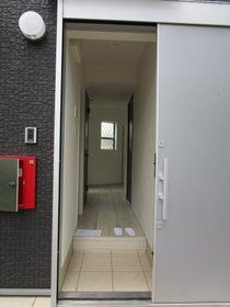 メゾンリヴァージュ早稲田の玄関