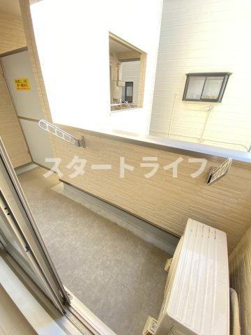 大阪市東淀川区柴島２丁目のアパートのバルコニー