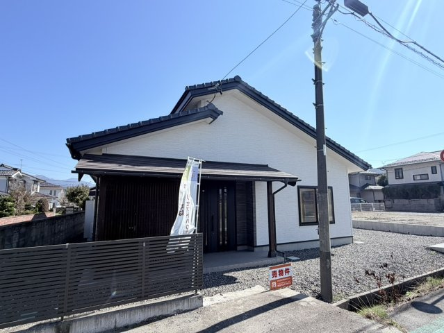 安曇野市豊科高家　中古住宅の外観