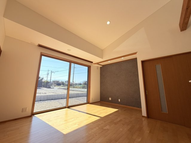 安曇野市豊科高家　中古住宅の居間・リビング