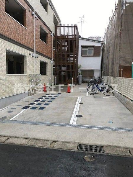 パルトネール市川の駐車場