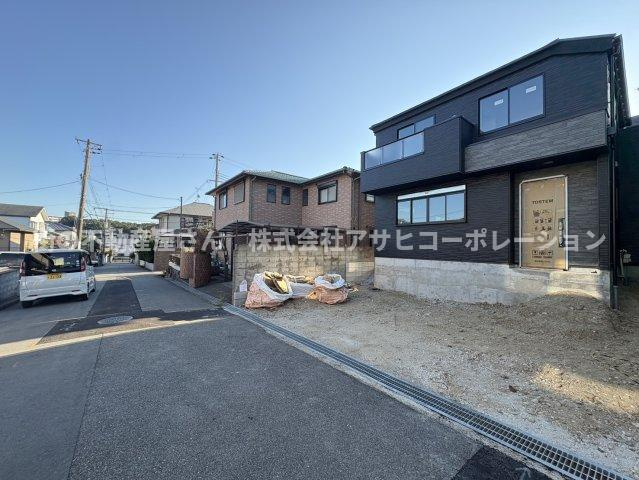 垂水区小束山本町2丁目　新築戸建ての前面道路含む現地写真|建築中