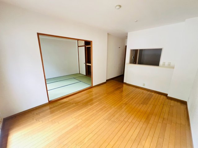 グレーシィ須磨アルテピアⅠ番街の居間・リビング