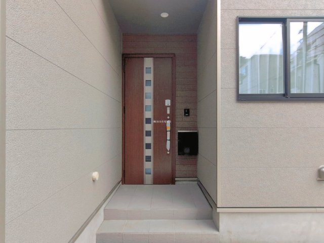 富士見市水谷東１丁目の新築一戸建の玄関