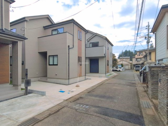 富士見市水谷東１丁目の新築一戸建の前面道路含む現地写真|北東側4m公道です。