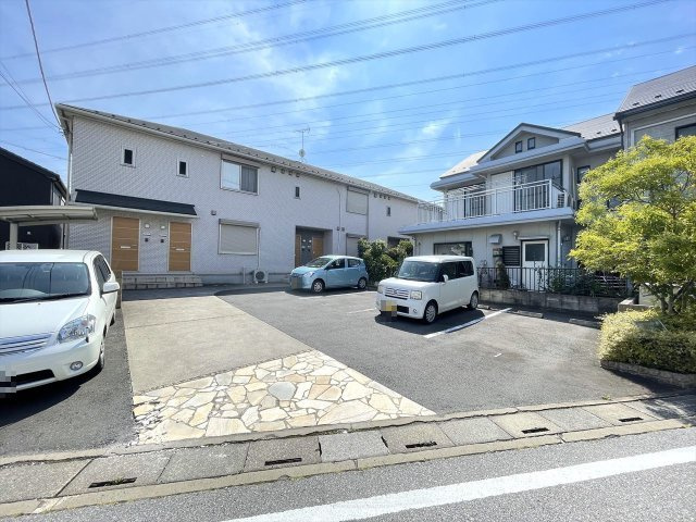 メゾン　シャルマンの駐車場