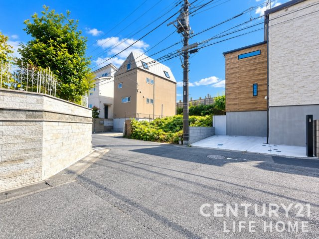 【前面道路含む現地写真】 | 小田急線「百合ヶ丘」条件なし土地 | 前面道路含む現地写真です