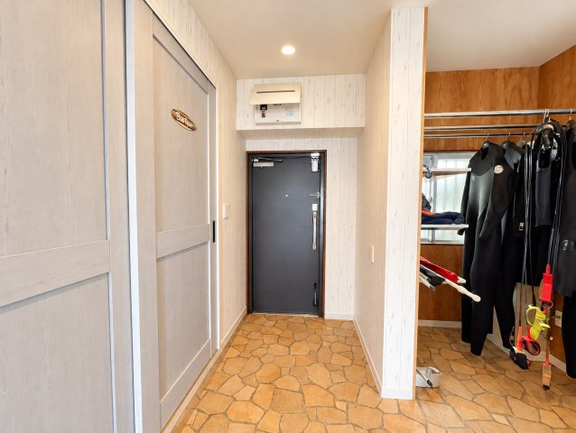 ライオンズマンション御宿第2の玄関|※画像の一部はAIを用いて加工・編集しています。実際の状況と異なる場合がありますので、ご了承下さい。