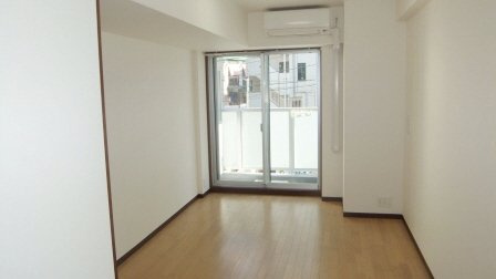 ジュメル京成船橋の居間・リビング|居室にエアコン付き