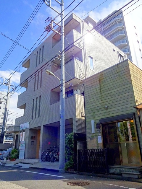 レスポワール　並木のエントランス