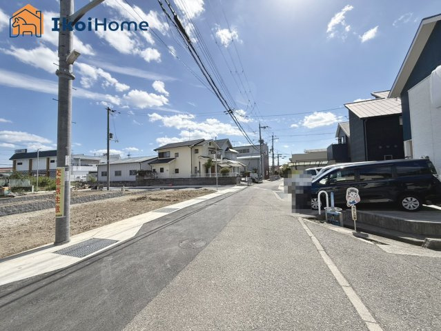 神戸市西区玉津町出合　2号棟　新築戸建の前面道路含む現地写真|●年中無休：当日予約可●前面道路南側幅員約4.4ｍ！