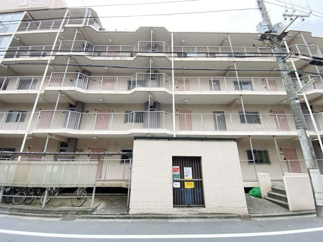 【外観】 | 用賀マンション | 手が行き届いた共用部が自慢の、清潔感のあるマンションです。～即日のご見学可能～　お問合せはお気軽に。