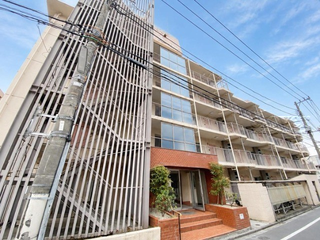 【外観】 | 用賀マンション | 手が行き届いた共用部が自慢の、清潔感のあるマンションです。～即日のご見学可能～　お問合せはお気軽に。
