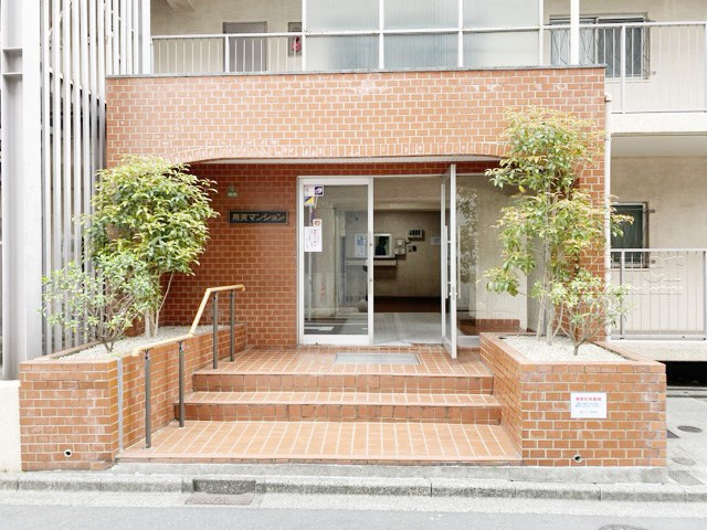 【エントランス】 | 用賀マンション | マンションの「顔」ともいうべきエントランス部分です。～即日のご見学可能～　お問合せはお気軽に。