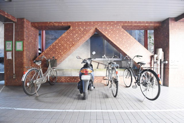 【駐車場】 | モナークマンション第2方南A棟 | バイク置き場。空きの有無などは、個別にお問合せください。～即日のご見学可能～　お問合せはお気軽に。