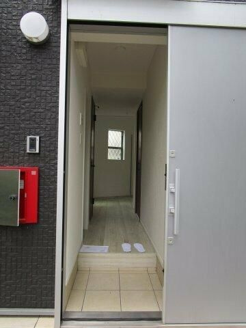 メゾンリヴァージュ早稲田の玄関