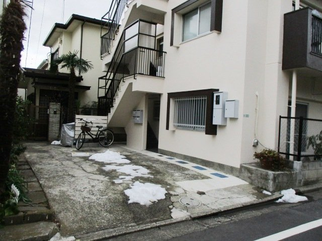目黒南コーポの駐車場
