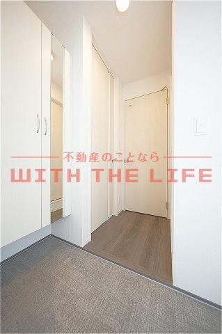 D－room＋津福今町「キャッシュバック対象物件」の玄関|明るい玄関です