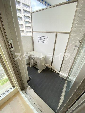 大阪市淀川区西中島４丁目の賃貸マンションのバルコニー