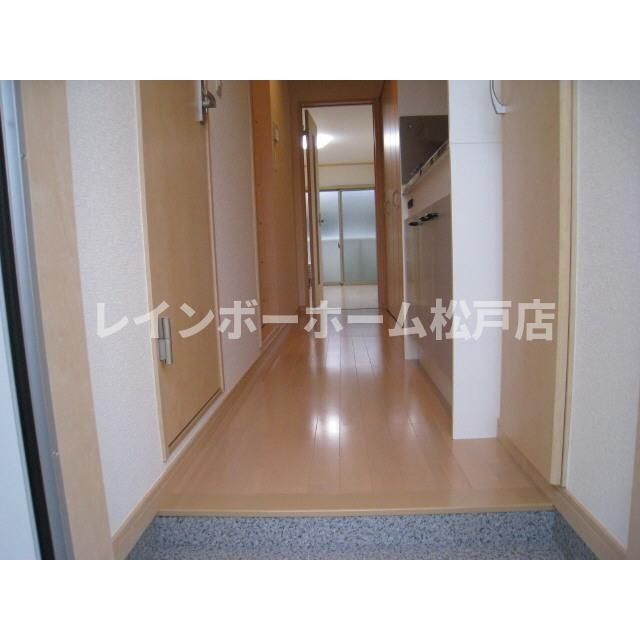 アムール 豊友特典：仲介手数料が半額です!!の玄関|ゆったりとした玄関です