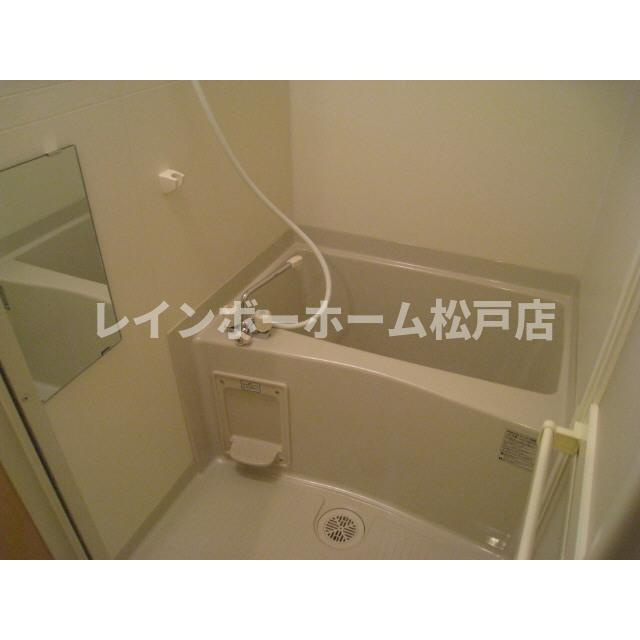 アムール 豊友特典：仲介手数料が半額です!!の浴室|日々の暮らしに欠かせないお風呂です