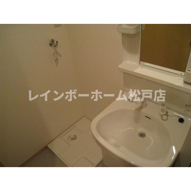アムール 豊友特典：仲介手数料が半額です!!の洗面所|使いやすい洗面所です