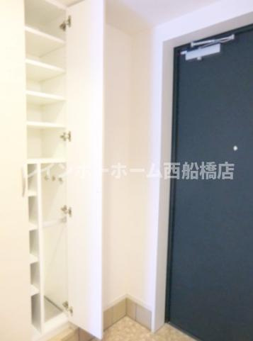 レオ参拾八番館の玄関
