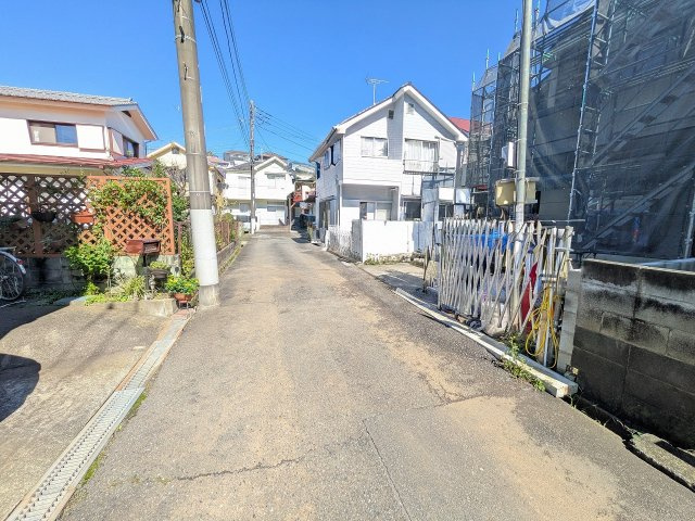 八王子市　緑町　新築一戸建て　１０期の前面道路含む現地写真|～西側4ｍ道路に面しています～