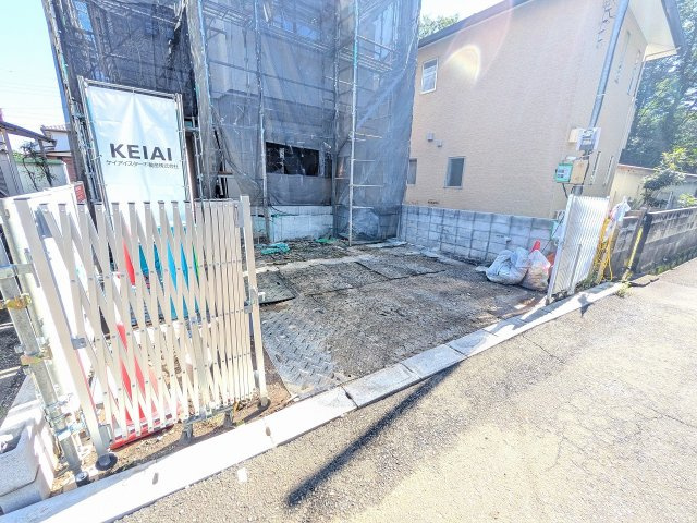 八王子市　緑町　新築一戸建て　１０期の駐車場|～並列2台駐車可能カースペース～