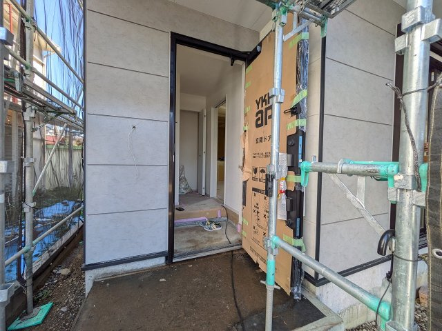 八王子市　緑町　新築一戸建て　１０期の玄関|～玄関は安心のWロックキーを採用～